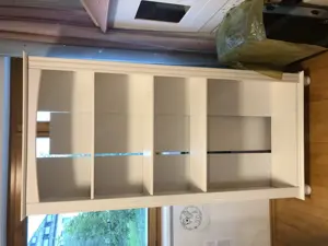 Offenes weißes Wandregal für Kinderzimmer 