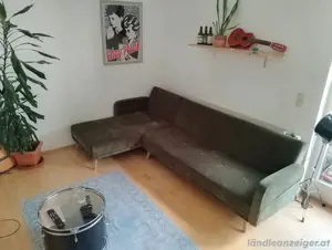 Schöne grüne Couch im Mid-Century Stil