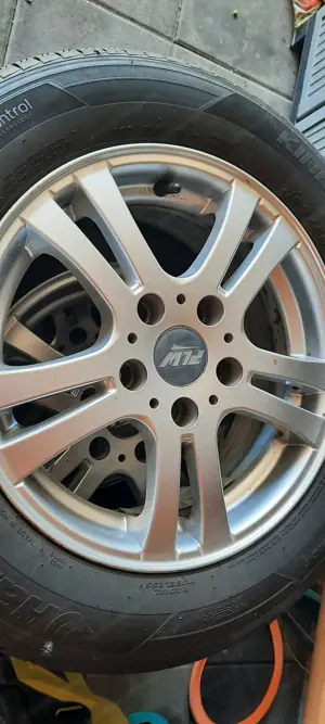 Vw Alufelgen mit Sommerreifen Bild 3