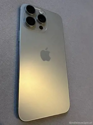iPhone 15 Pro Max mit 256GB in Titan Natur. Bild 4