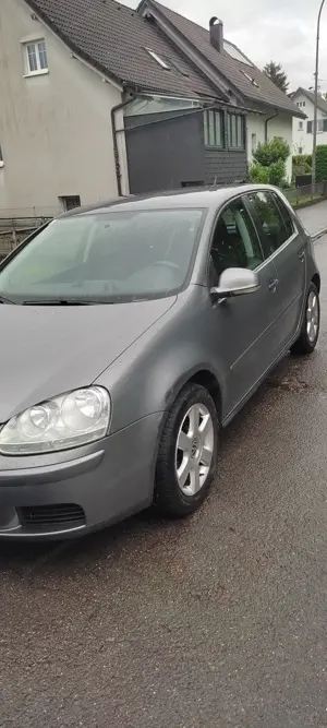 VW Golf 5 Benzin  Bild 2