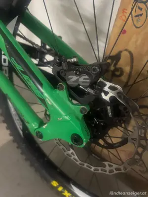 YT Downhill Bike Bild 4