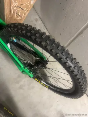 YT Downhill Bike Bild 3