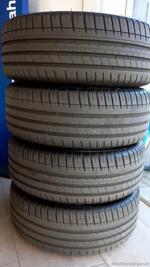 original Abarth Aluräder 17' mit Michelin Sport  Bild 4