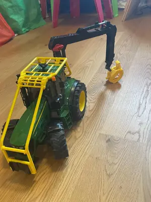 Bruder John Deere 7930 Forsttraktor Bild 6