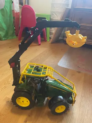 Bruder John Deere 7930 Forsttraktor Bild 5