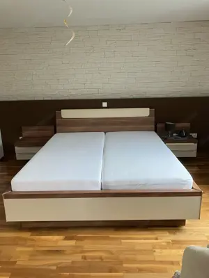 Schlafzimmer. Bett plus Nachtkästen plus Schrank Bild 4