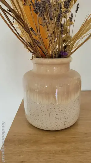 Blumenvase in cremefarben beige mit Trockenblumen Bild 2