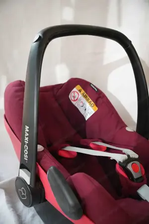 Maxi-Cosi Family Set (Babyschale, Kindersitz und Basisstation) Bild 3