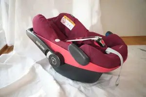 Maxi-Cosi Family Set (Babyschale, Kindersitz und Basisstation) Bild 5