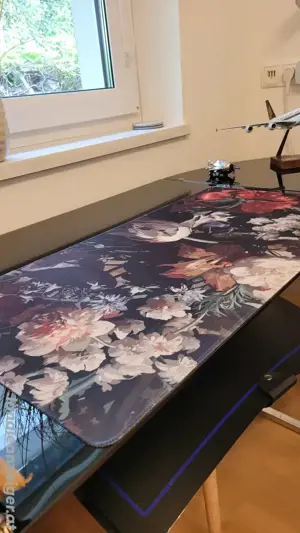 2 große Schreibtischunterlagen Mousepads