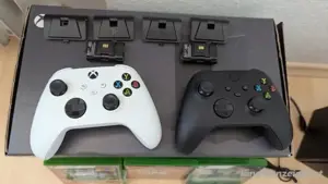 2 Xbox controller, gut zustand 