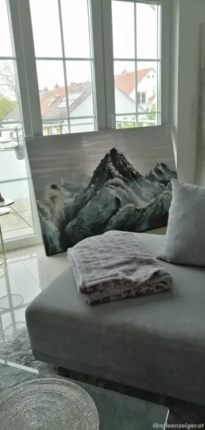 Großes Wandbild mit silber Metallic Hintergrund und Bergen Bild 2