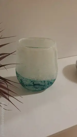 Türkisfarbene Blumenvase