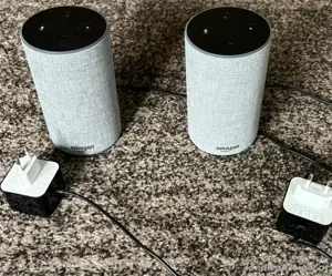 Amazon Echo, 2 Stück herzugeben