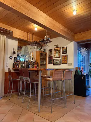 Bar mit Hockern - Komplettausstattung Bild 4