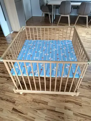 Kinderbett mit zweiter Ebene als Krabbelbox Bild 2
