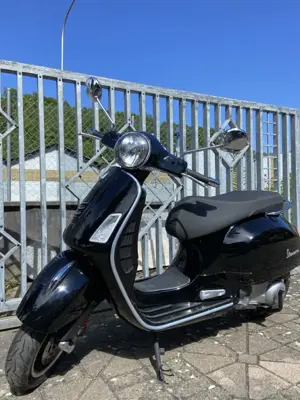 Piaggio Vespa GTS 300 ABS (8033 km)