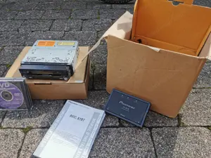Autoradio Pioneer mit viel Zubehör  Bild 4