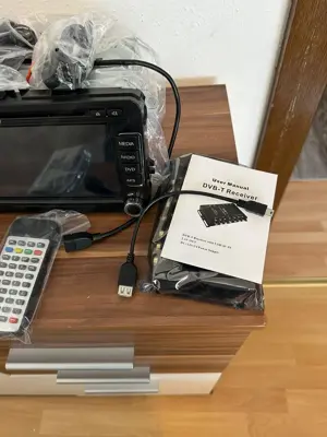 Autoradio mit vielen Zubehör  Bild 3