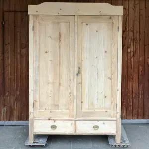 hergerichteter Kleiderschrank  Bild 2
