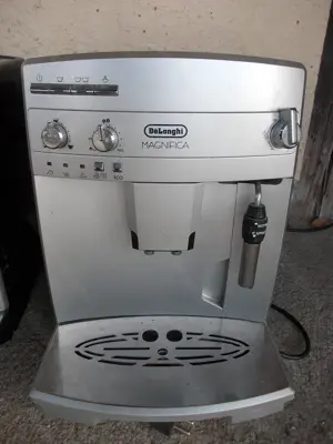 3 Kaffeevollautomaten DE Longhi Magnifica für Bastler  mit Reinigungsbedarf Servicebedarf. Bild 4