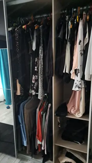 Kleiderkasten  Bild 2