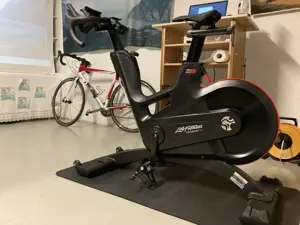 IC8 Life Fitness Indoor Cycling Bike Powertrainer Bild 3