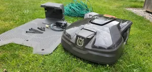 Rasenroboter, Rasenmäher mit Ladestation und Extras