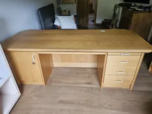 Schreibtisch zu verschenken