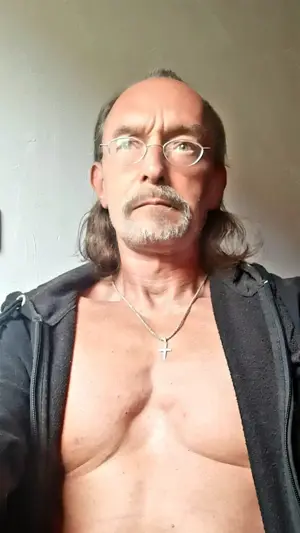 Gesucht wird ein Paar 24 7 Sex- und Arbeitssklaven  Bild 2