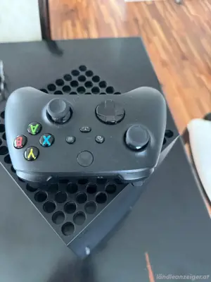 Xbox serie x spielkonsole mit controller und box 
