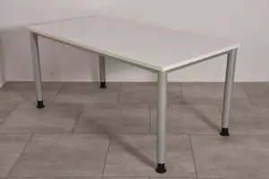 4 hochwertige Bürotische