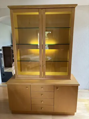 Glasschrank mit Unterbau