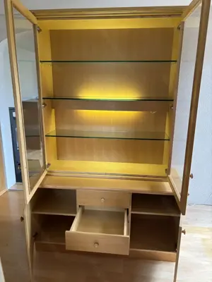Glasschrank mit Unterbau Bild 2