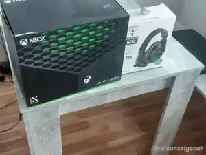 neu Xbox serie X mit kopförer, controller und Zubehör in verpakung 