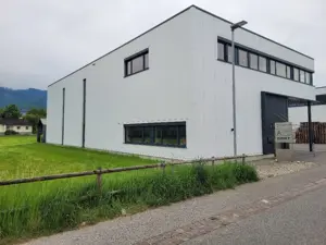 Vermiete Lagerfläche in neuwertiger Halle  Gewerbeflächen Hochregallager Werkstatt Büro  Bild 3