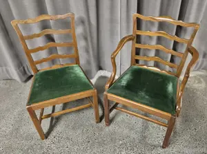 10 antike englische Esszimmerstühle - Der bequeme Blickfang. Bild 3