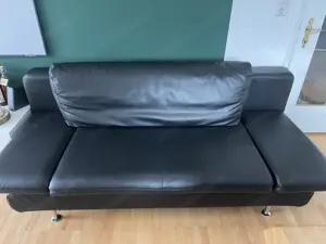 Gemütliches schwarzes Kunstledersofa   Schlafsofa