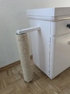 Katzenkästchen mit Kratzbaum Bild 2