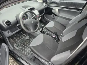 Peugeot 107 Junior Bild 6