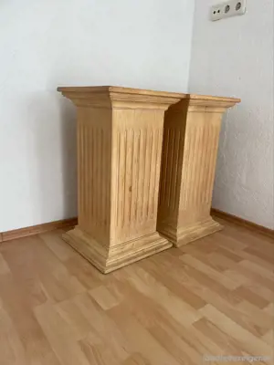 zwei Holz-Säulen  Bild 2