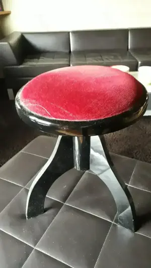 Klavier-Hocker