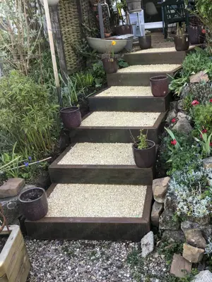 Gartentreppe für den Hanggarten aus Metall   SCALA MODULARE von Viva la Garten
