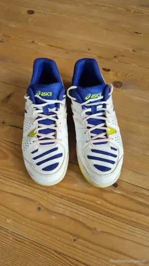 Tennisschuhe zu verkaufen.
