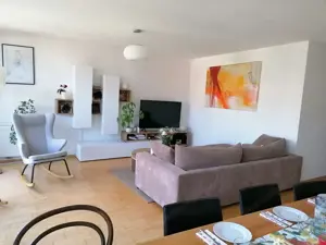 2-Zimmer-Wohnung in zentraler Lage ab August zu vermieten Bild 2