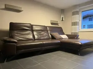 Ecksofa mit motorischer Ottomane - Echtleder