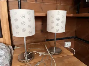 2 hübsche Nachttischlampen 
