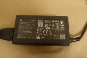 HP Netzteil 65W Modellnummer TPN-LA16 (L39752-001) Bild 2