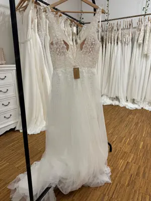 NEU (nicht abgeändert) Brautkleid Marke Fara Sposa - Love Bild 8